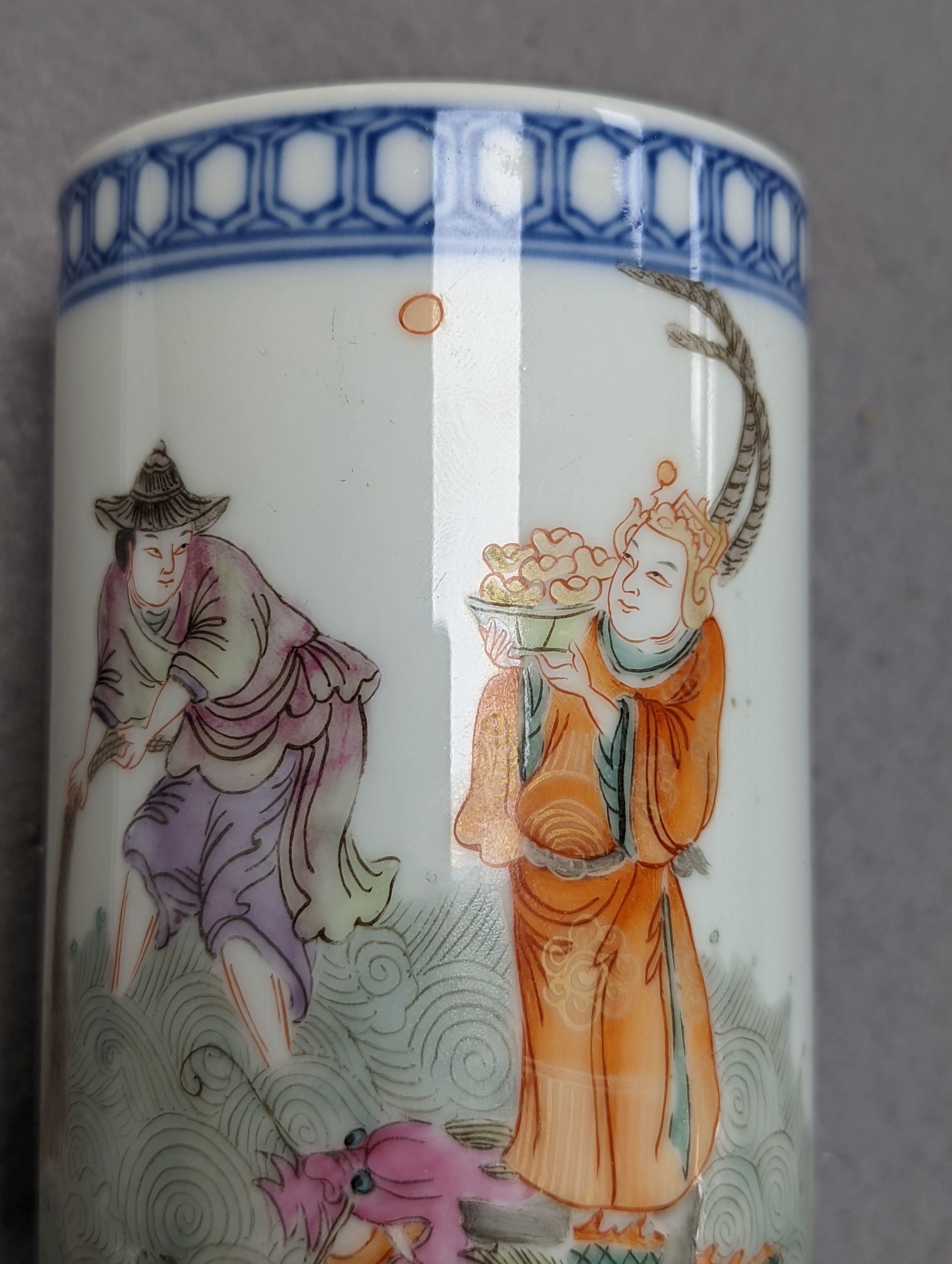 A Chinese famille rose brush pot, 12cm